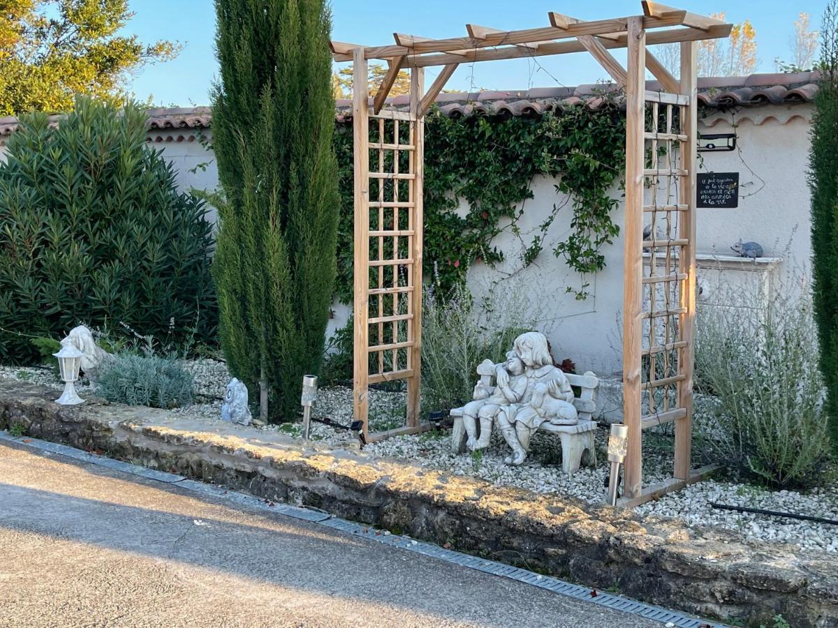 Studio Les Petits Lutins Entraigues-sur-la-Sorgue Екстериор снимка