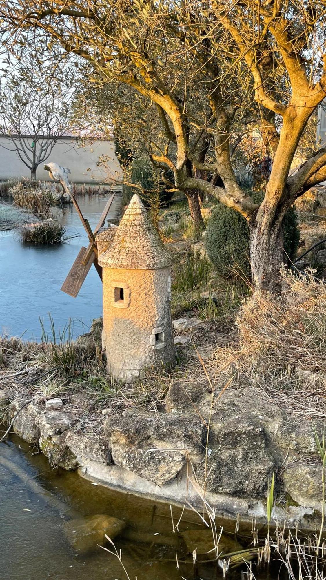 Studio Les Petits Lutins Entraigues-sur-la-Sorgue Екстериор снимка